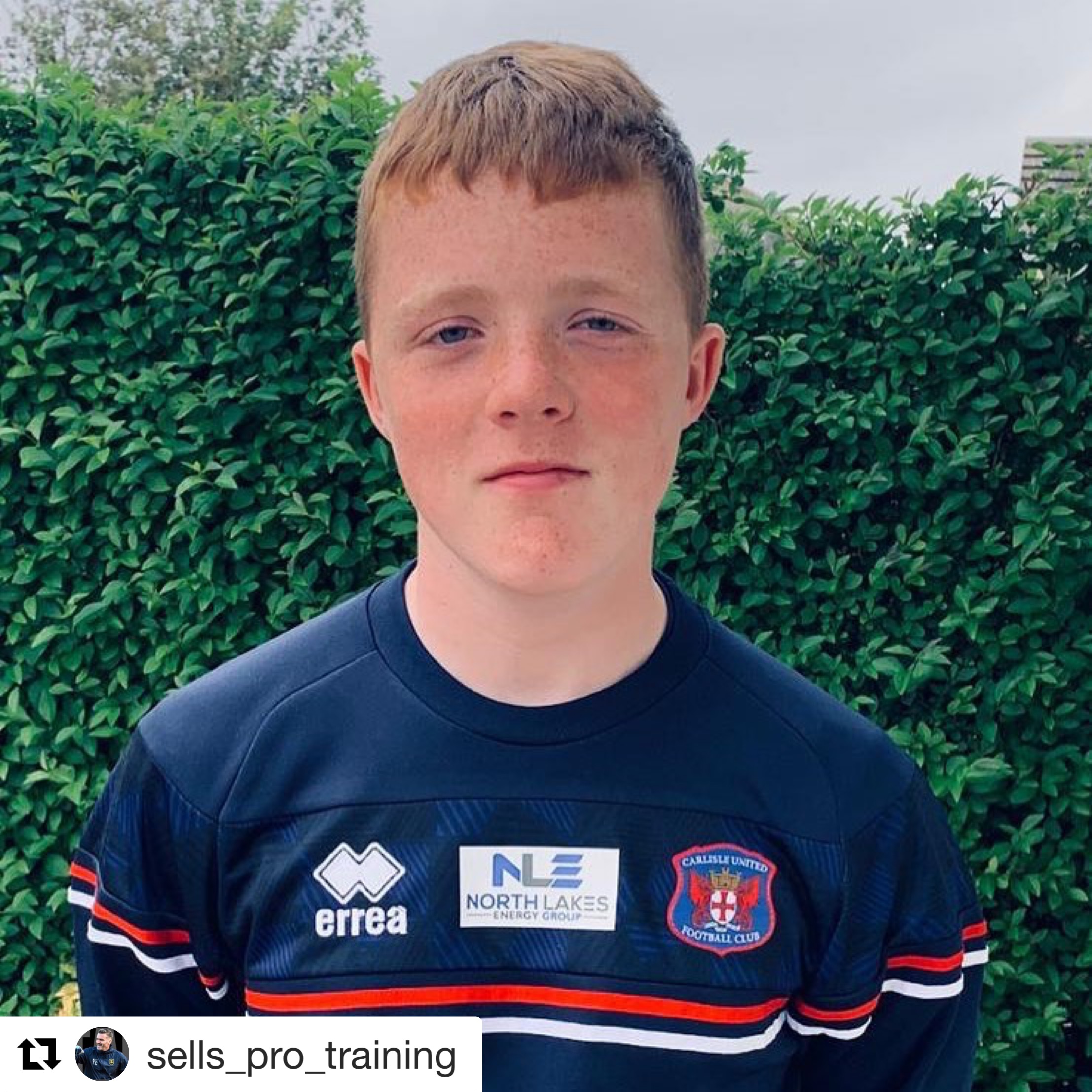 Sells Pro Training Keeper Signs For Carlisle United